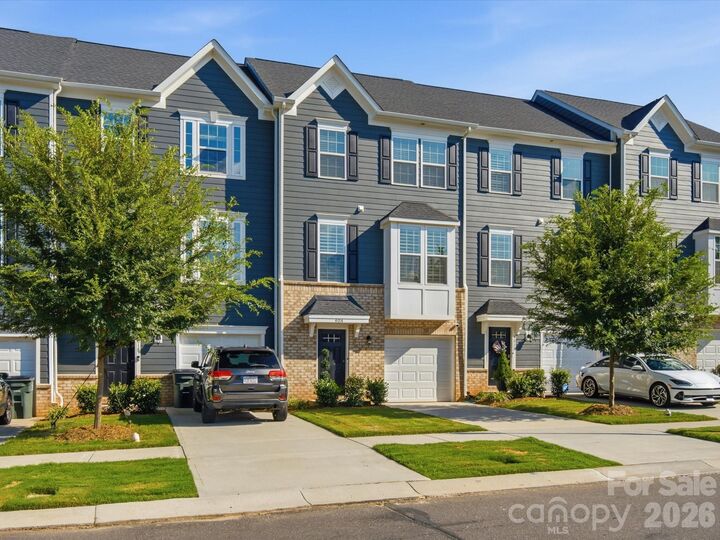 Property Photo: 4014 Edenborn Lane NC 28208