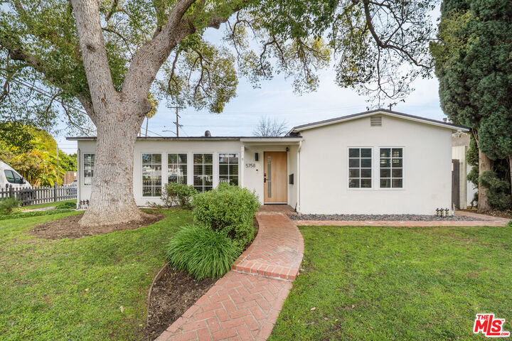 Property Photo:  5758 Tobias Ave  CA 91411 