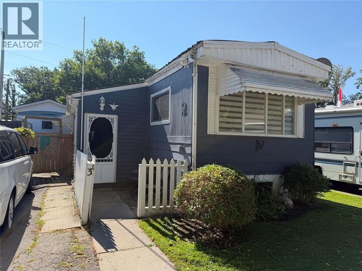 2891 Lakeshore Road 3 — photo 1