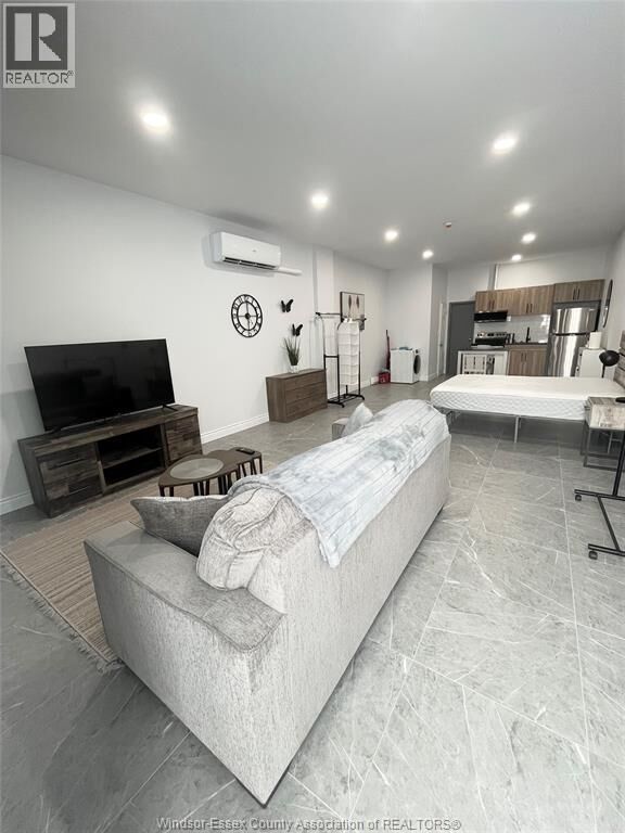 Property Photo:  806 Ottawa Street Main  ON N8X 2C6 