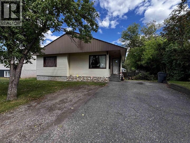 Property Photo: 1758 Kenwood Street BC V2L 1S5