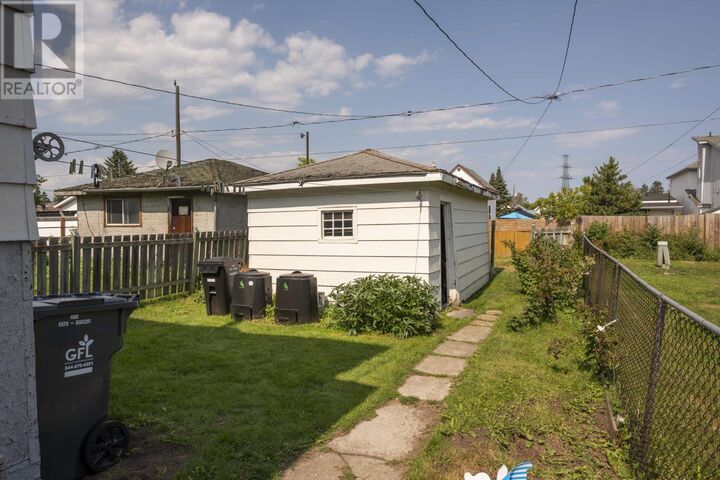Property Photo:  520 McPherson St  ON P7C 2Y6 