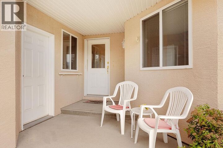 Property Photo: 201 Kildonan Avenue 23 BC V4Y 4M8