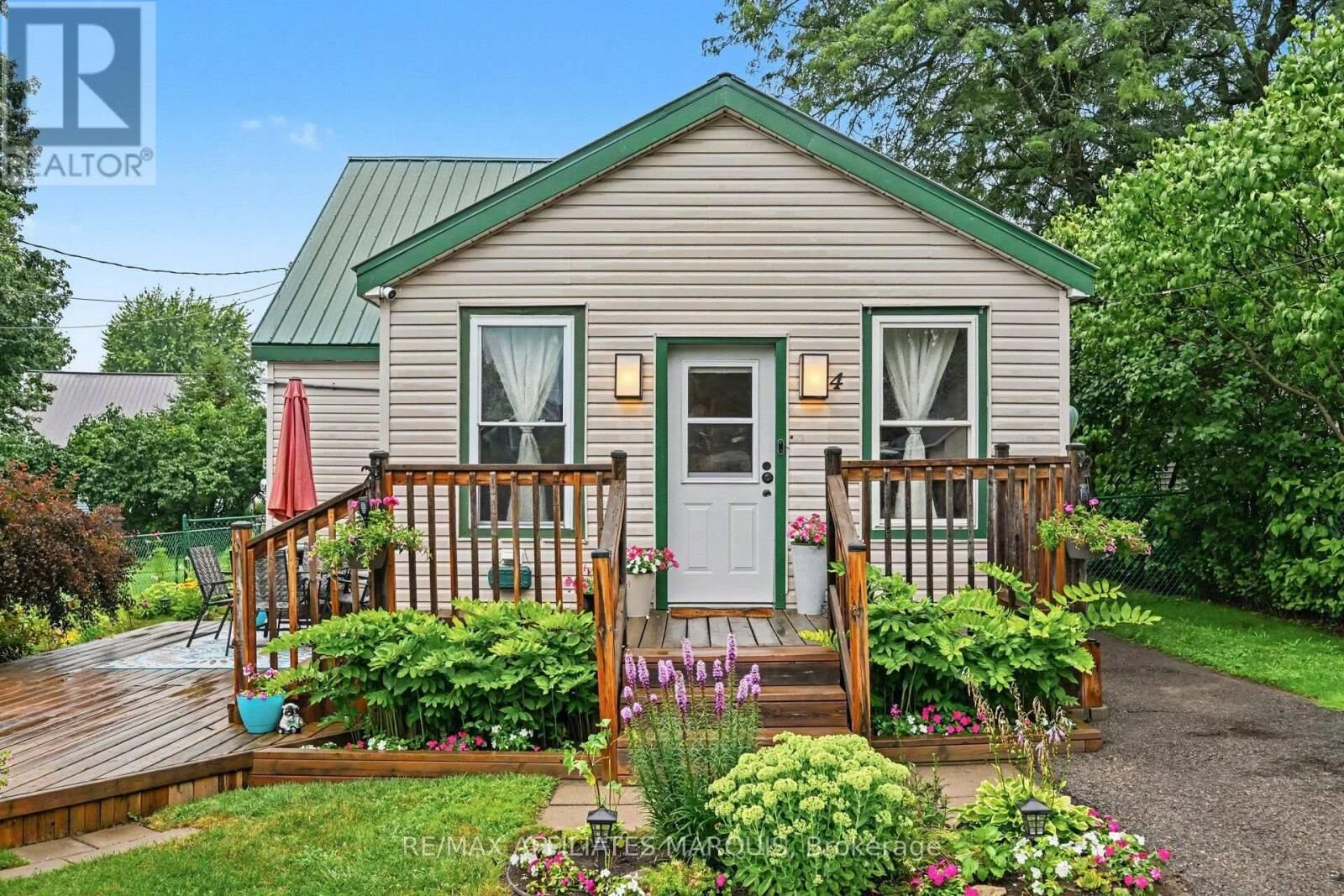 Property Photo:  4 Lorne Street  ON K7A 3K5 