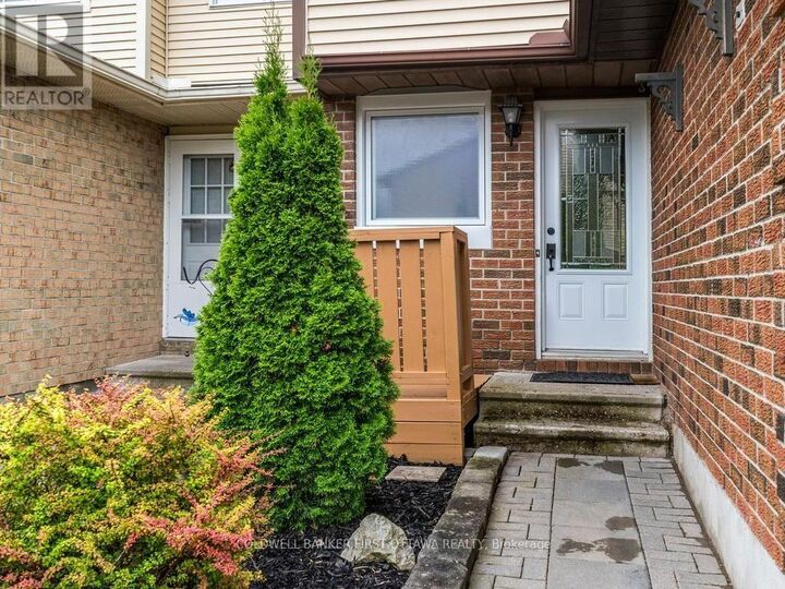 Property Photo:  75 Sundback Lane  ON K2L 2W8 