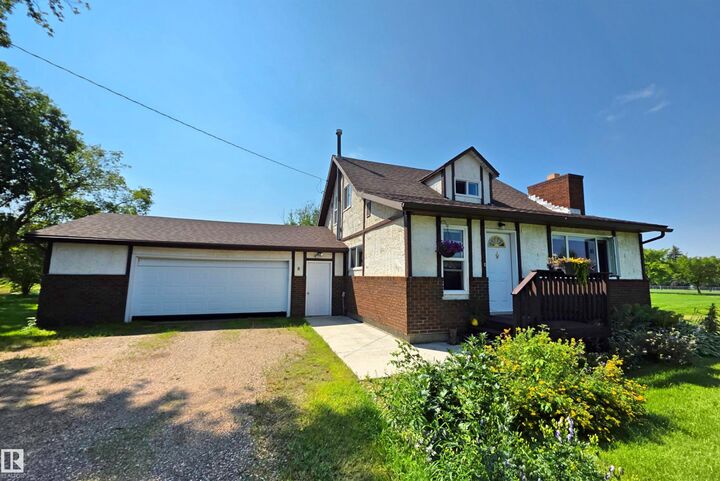Property Photo:  3003 Park Avenue  AB T0A 2K0 