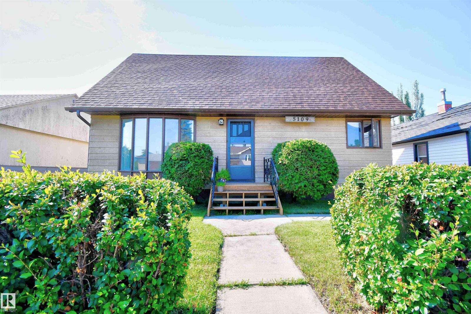 Property Photo:  5109 47 Avenue  AB T0A 3A4 