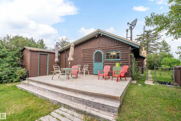 Property Photo: 207 1st Avenue AB T0C 1X0