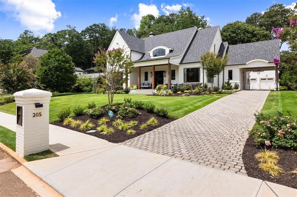 Property Photo: 205 Thomas Circle GA 30075