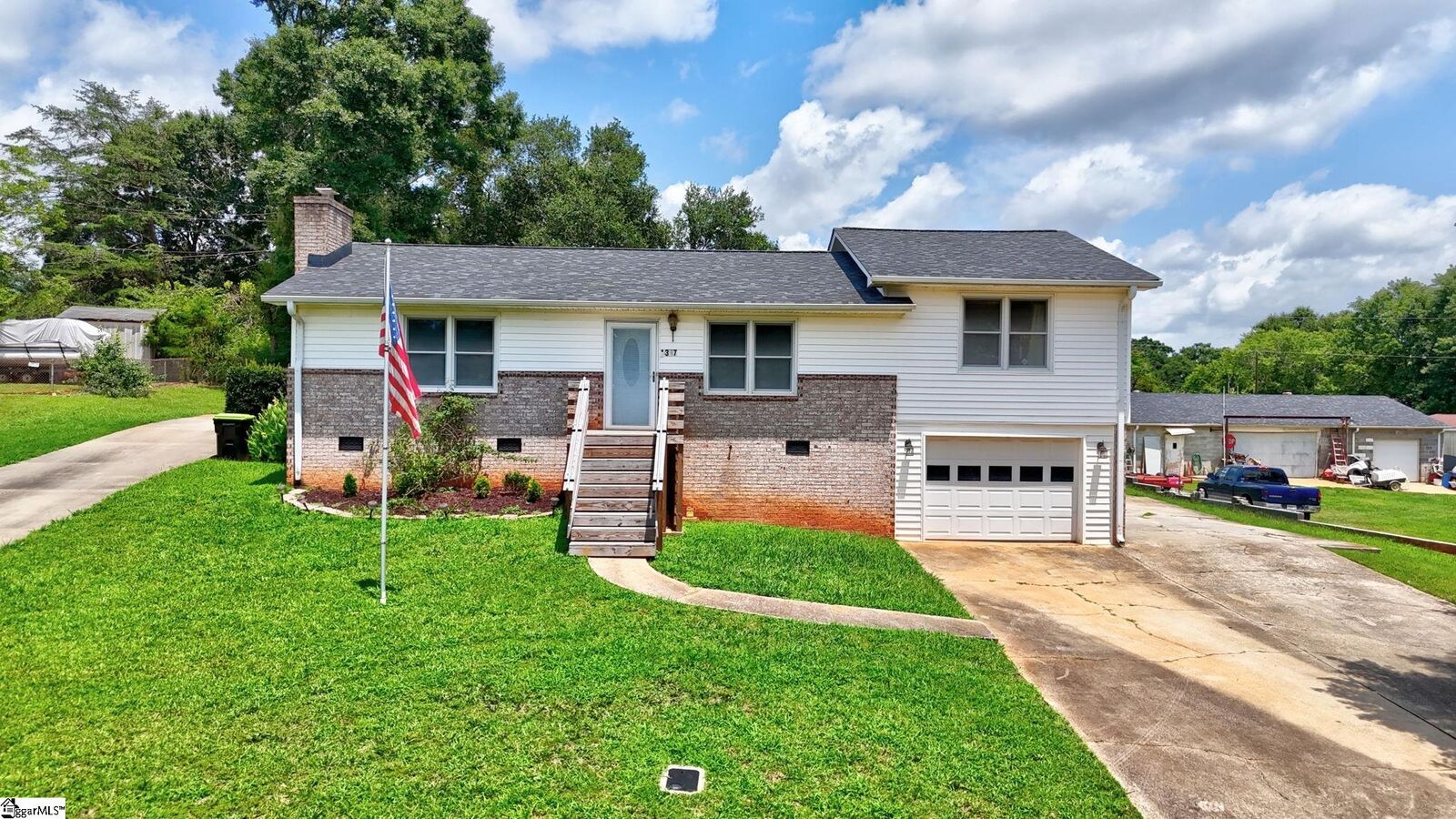 Property Photo: 317 Bentwood Road SC 29673
