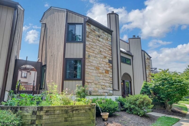Property Photo: 13 Delbarton Ct NJ 07840