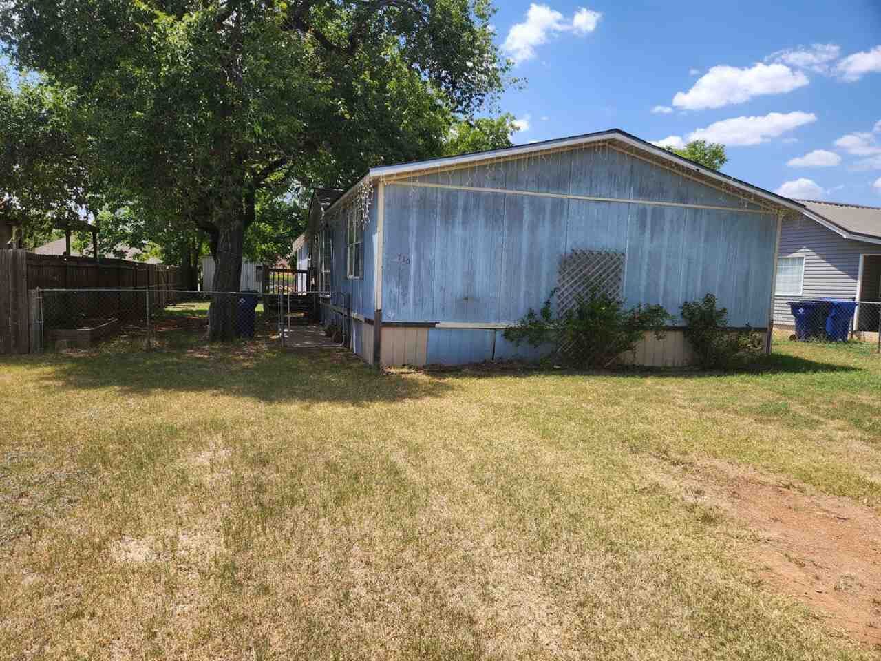 Property Photo: 710 N 5th St OK 73527