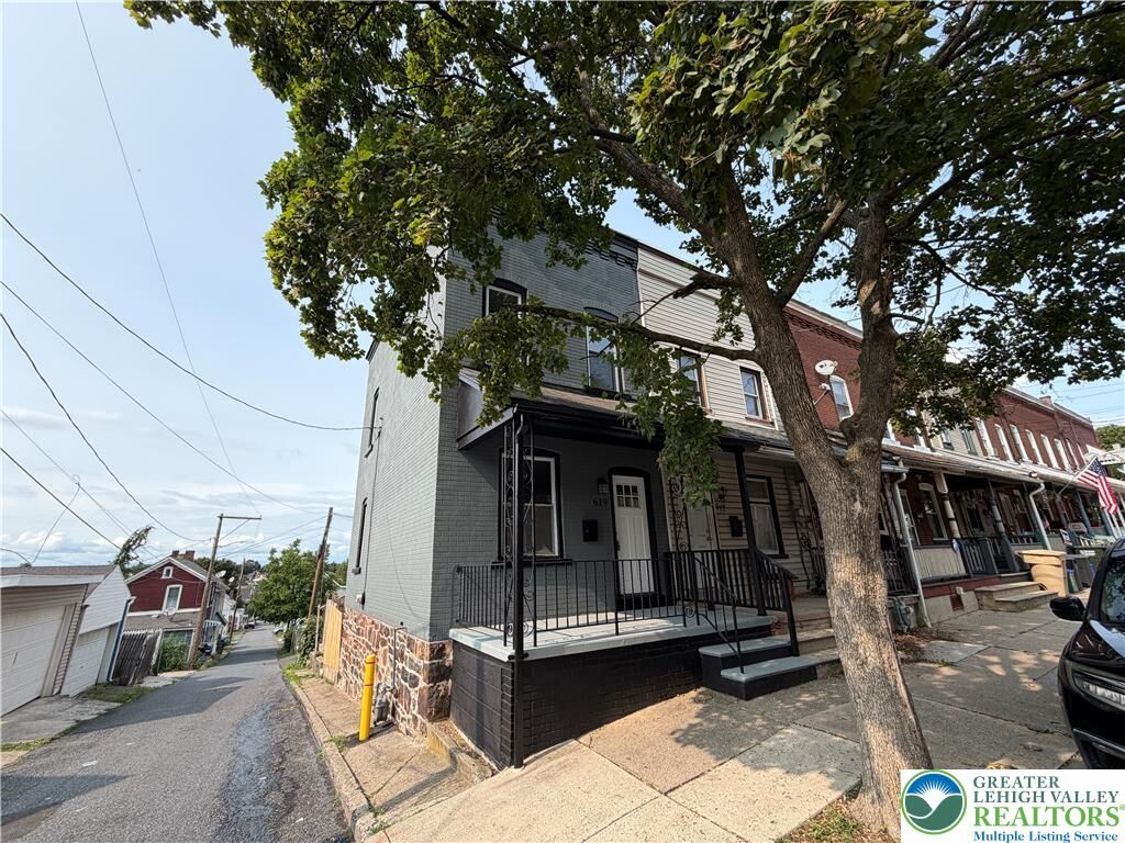 Property Photo:  619 Sioux Street  PA 18015 