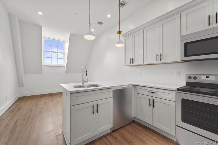 Property Photo:  48 North Street 402  NY 10940 