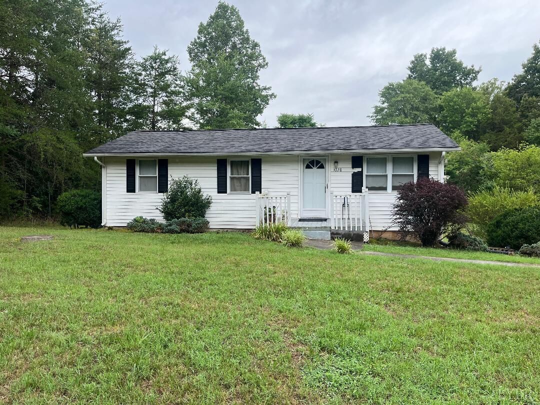 Property Photo:  1228 County Road  VA 24531 