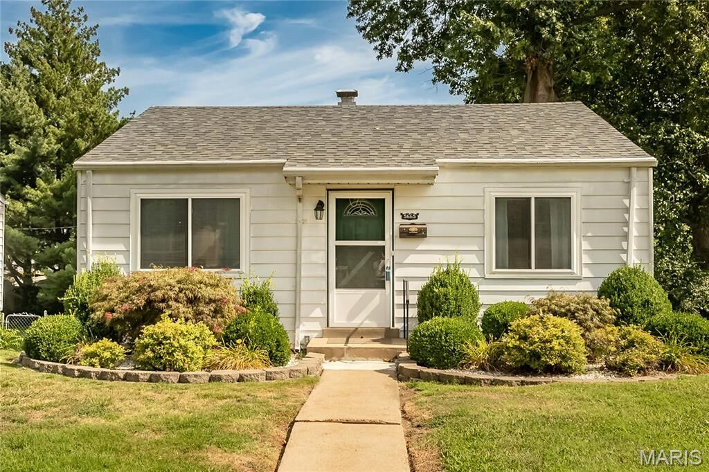 Property Photo: 5665 Marquette Avenue MO 63139