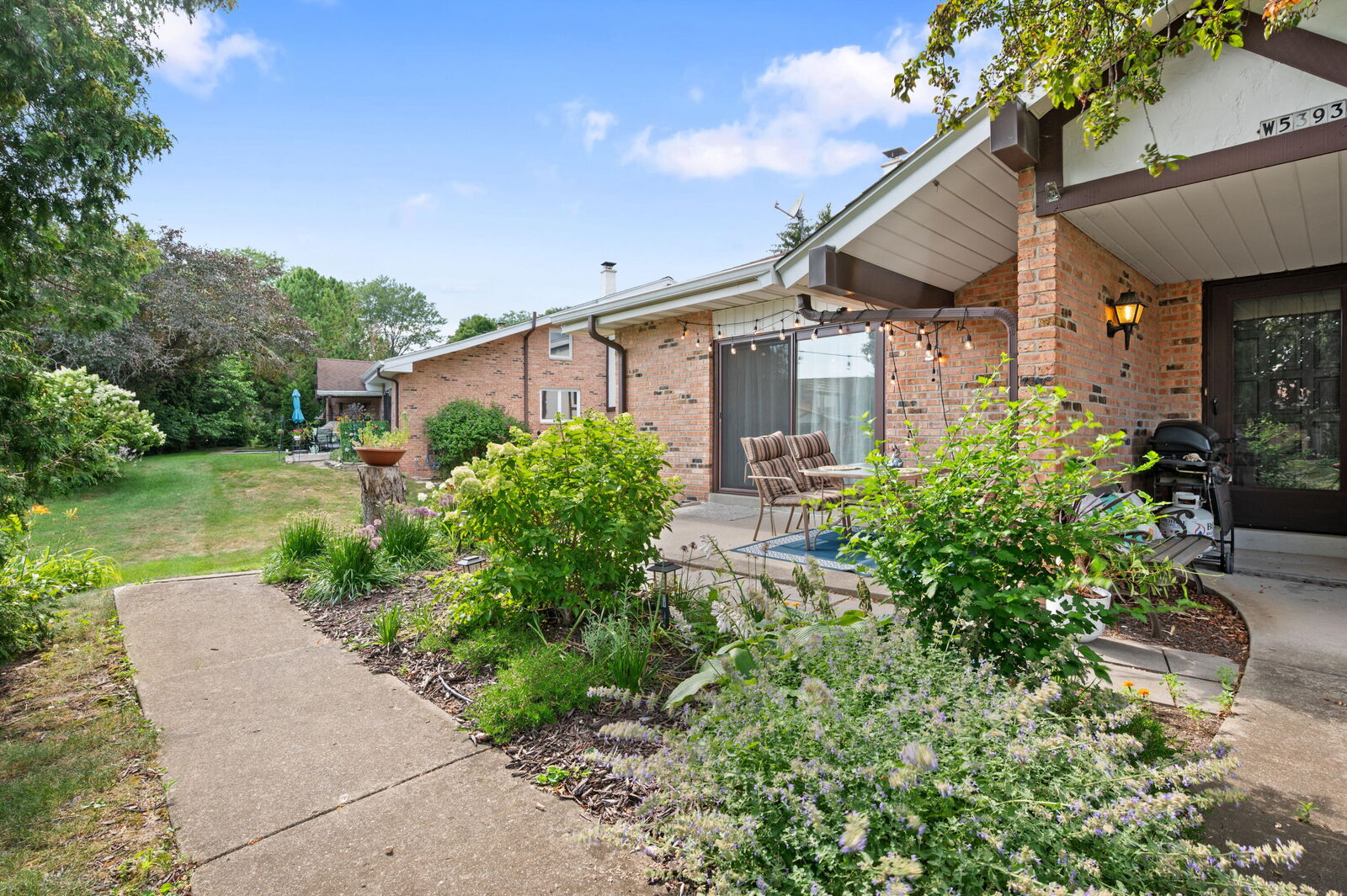 Property Photo: N16w5393 Garfield Ct WI 53012