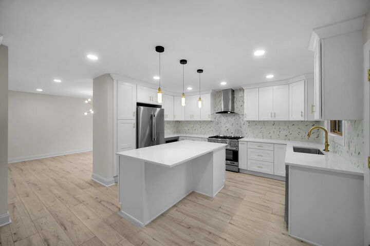 Property Photo:  1447 Baldwin Court  IL 60565 