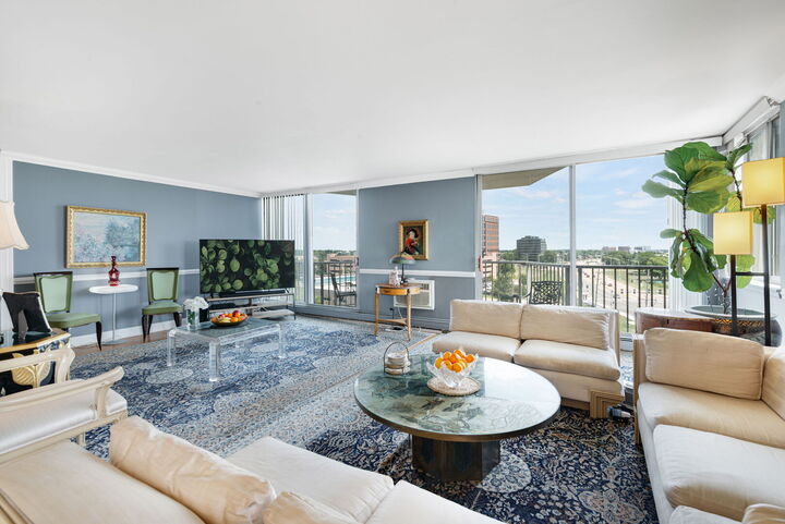 Property Photo:  40 N Tower Road N 6N  IL 60523 