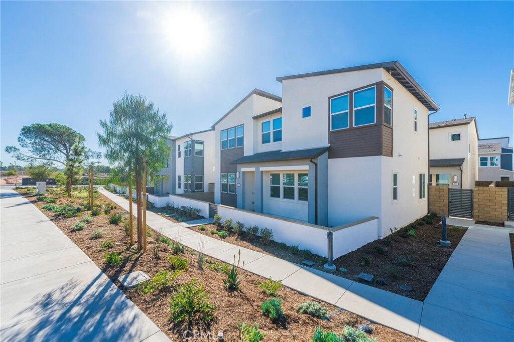 Property Photo:  412 Flycatcher  CA 92618 