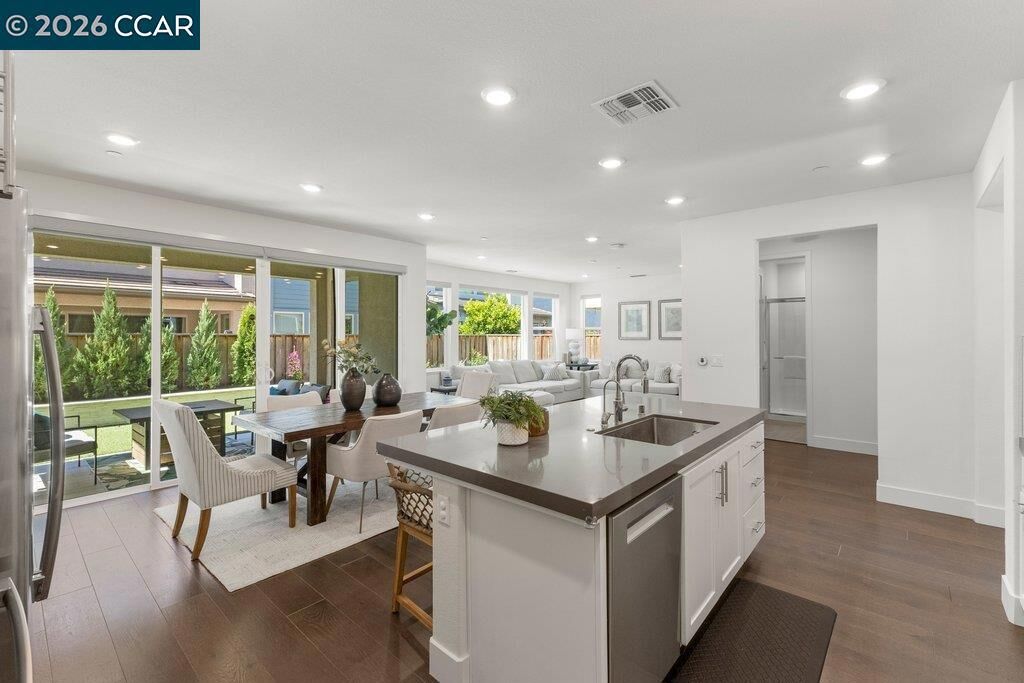 Property Photo:  5772 Juniper Way  CA 94568 