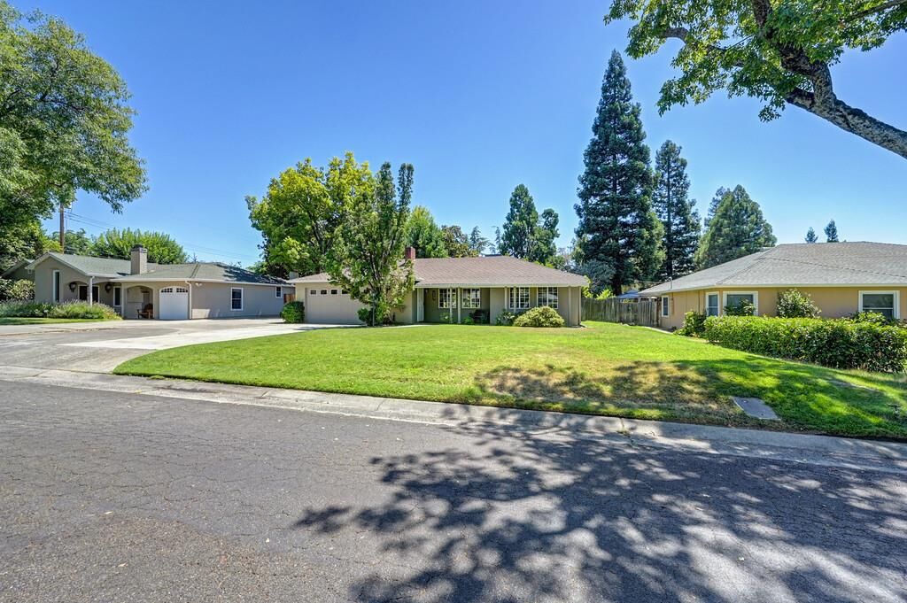 Property Photo: 4320 Ravenwood Avenue CA 95821