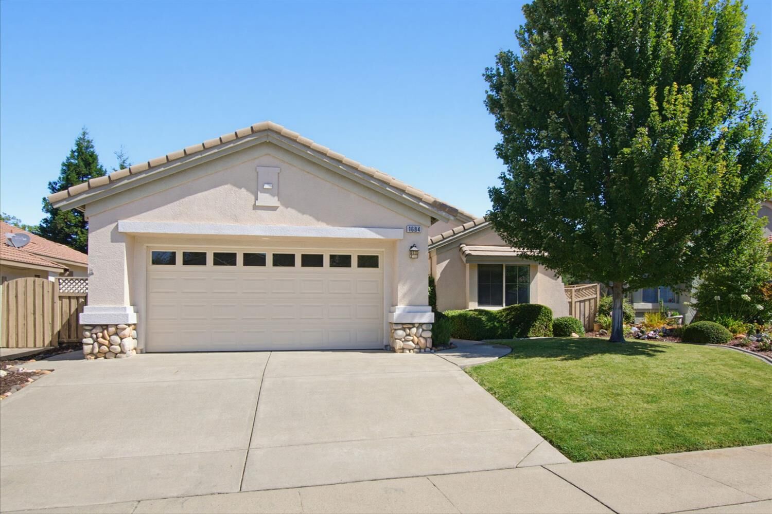 Property Photo: 1684 Andover Lane CA 95648