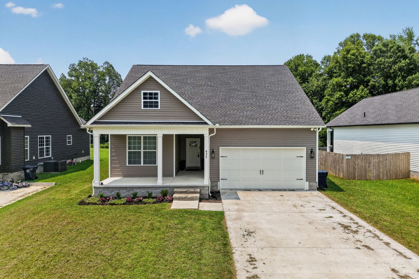 Property Photo: 435 Colvert Lake Rd TN 37166