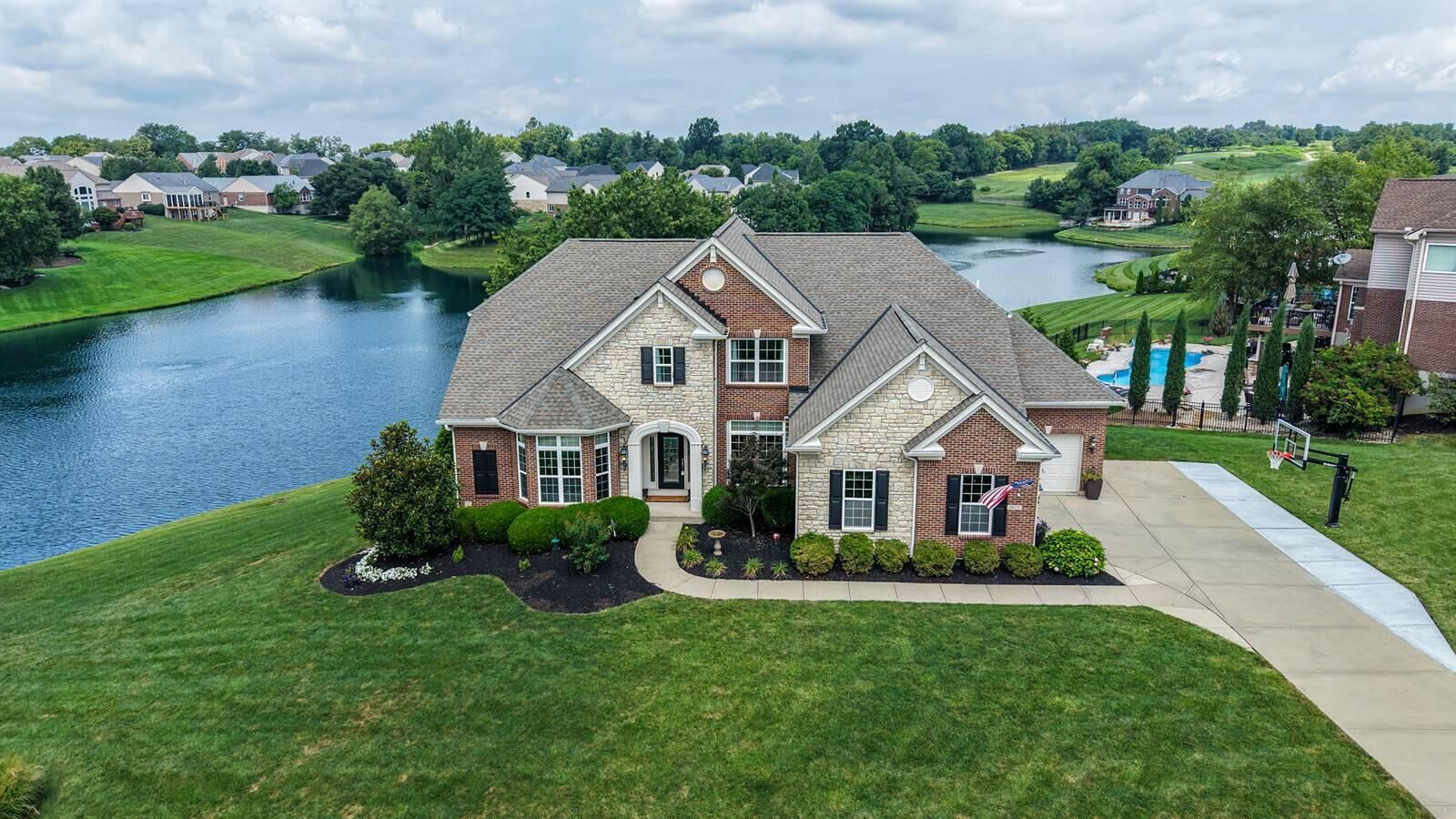 Property Photo:  2622 Twin Hills Court  KY 41091 