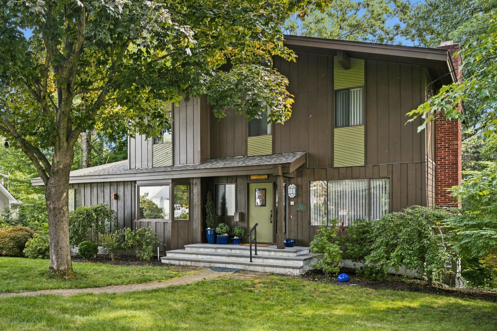 Property Photo: 3 Eastbrook Drive NH 03060
