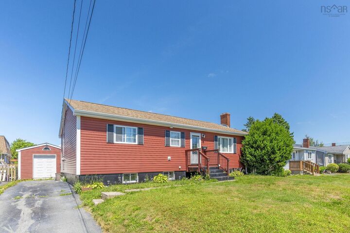 10 Westwood Drive — photo 1