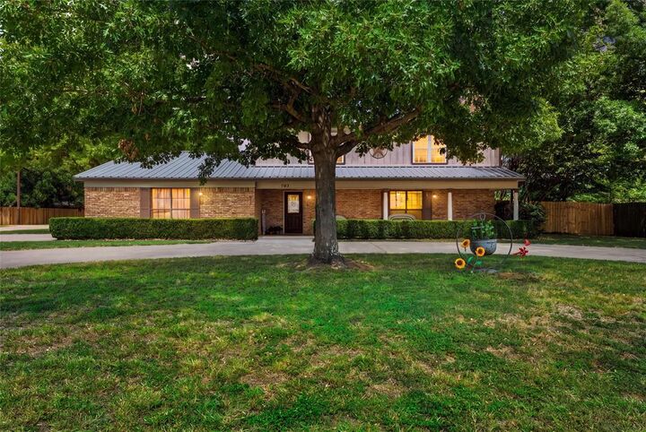Property Photo: 703 S Colorado Street TX 76692