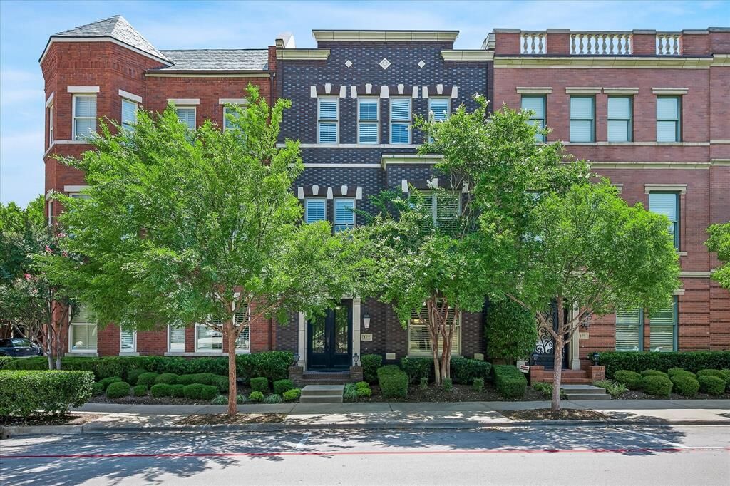 Property Photo:  177 Summit Avenue  TX 76092 