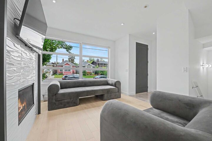 Property Photo: 1713 34 Avenue SW AB T2T 2B7
