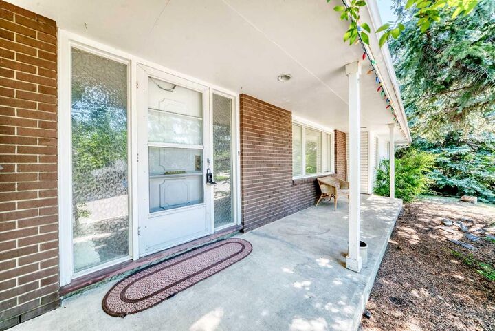 Property Photo: 2 Varsplain Place NW AB T3A 0C7