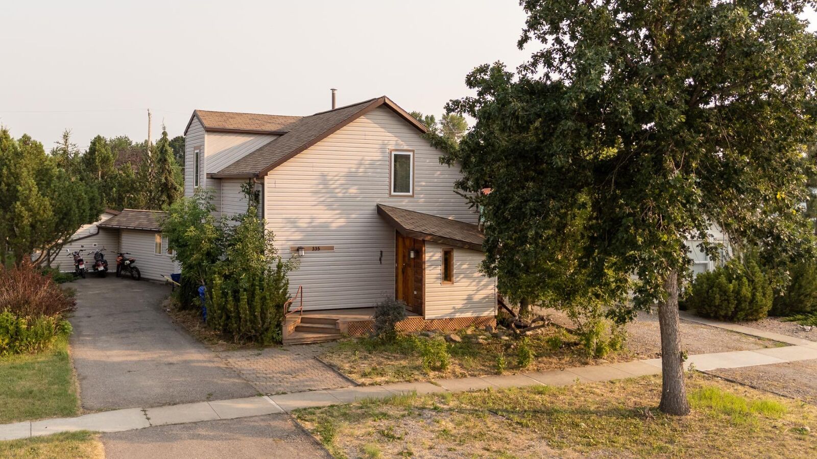 Property Photo: 335 50 Avenue W AB T0L 0T0