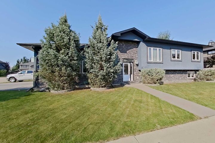 13 Parkdale Way SE — photo 1