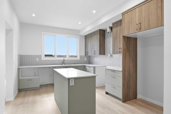 Property Photo:  131 Royston Way NW  AB T3L 0N7 