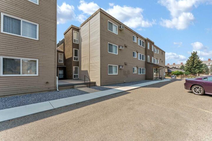 Property Photo: 1051 3 Street NW 211 AB T1A 7Y4