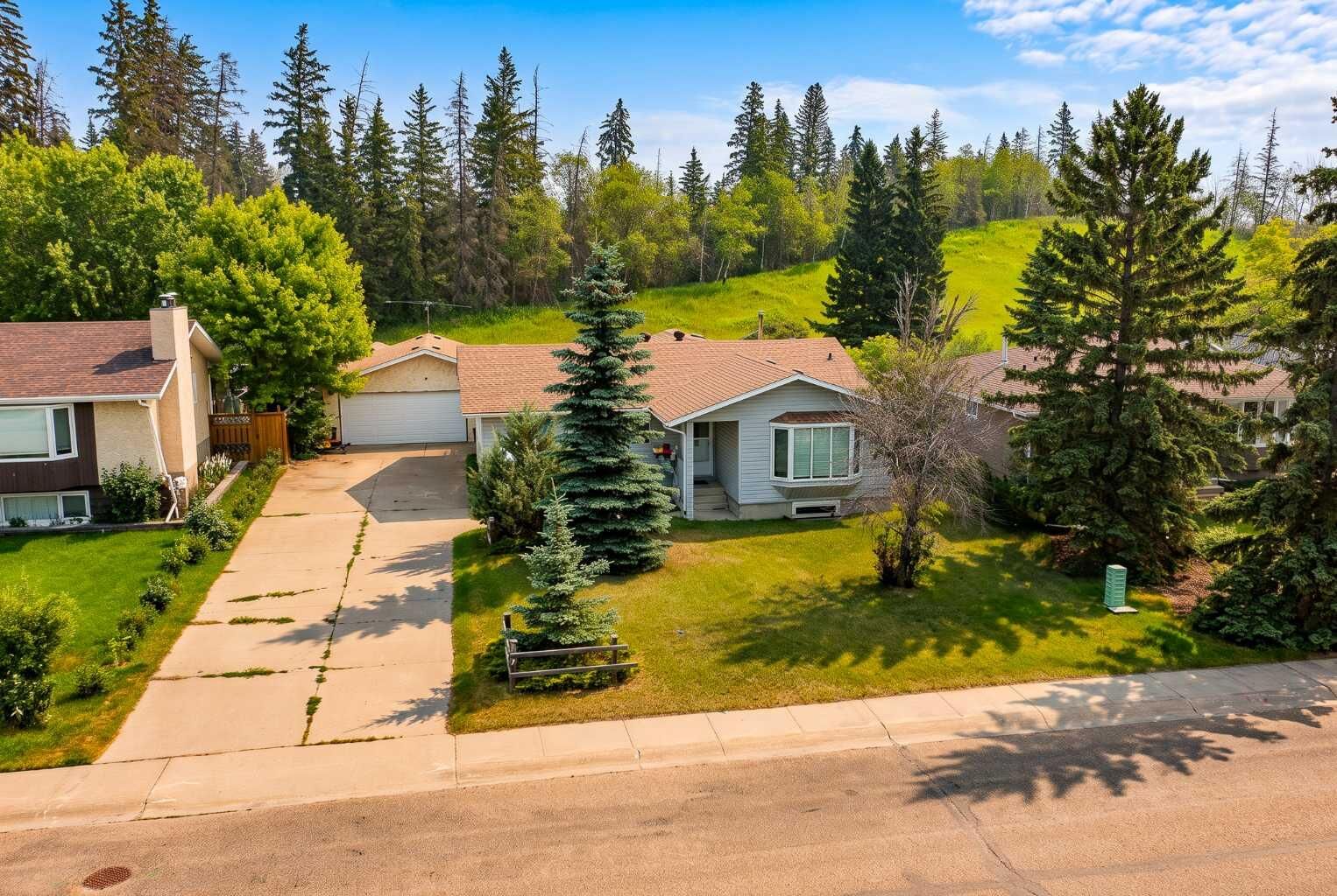 Property Photo: 37 Pamely Avenue AB T4P 1L2