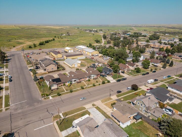 Property Photo: 287 2 Avenue W AB T0K 0K0