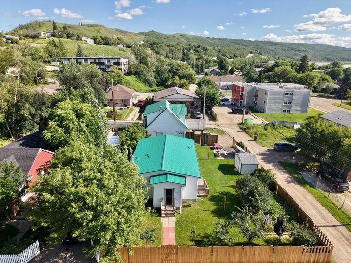 Property Photo: 10111 106 Avenue AB T8S 1K9