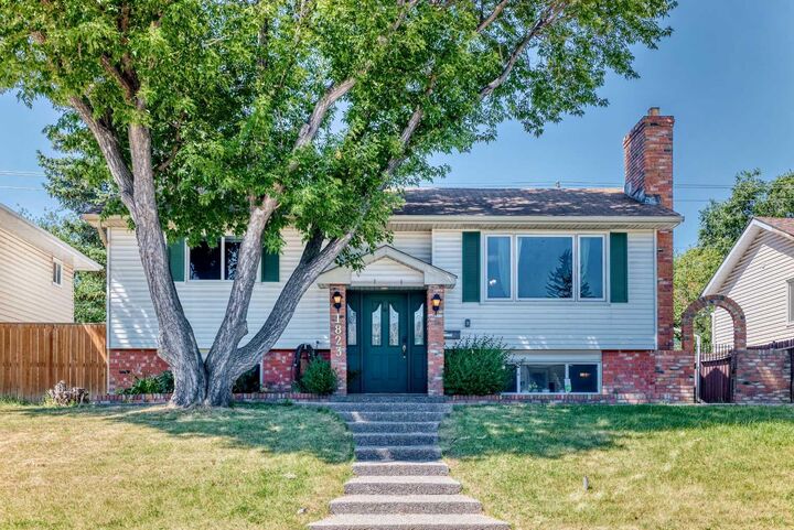 1823 65 Street NE — photo 1