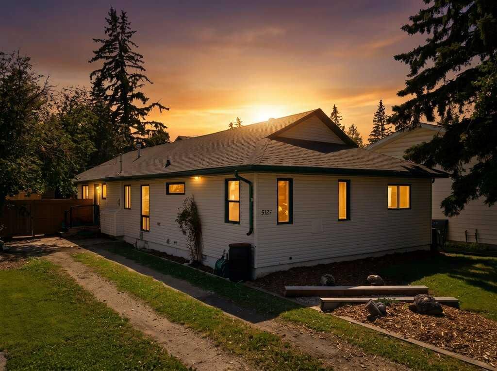 Property Photo: 5127 50 A Avenue AB T4S 1E7