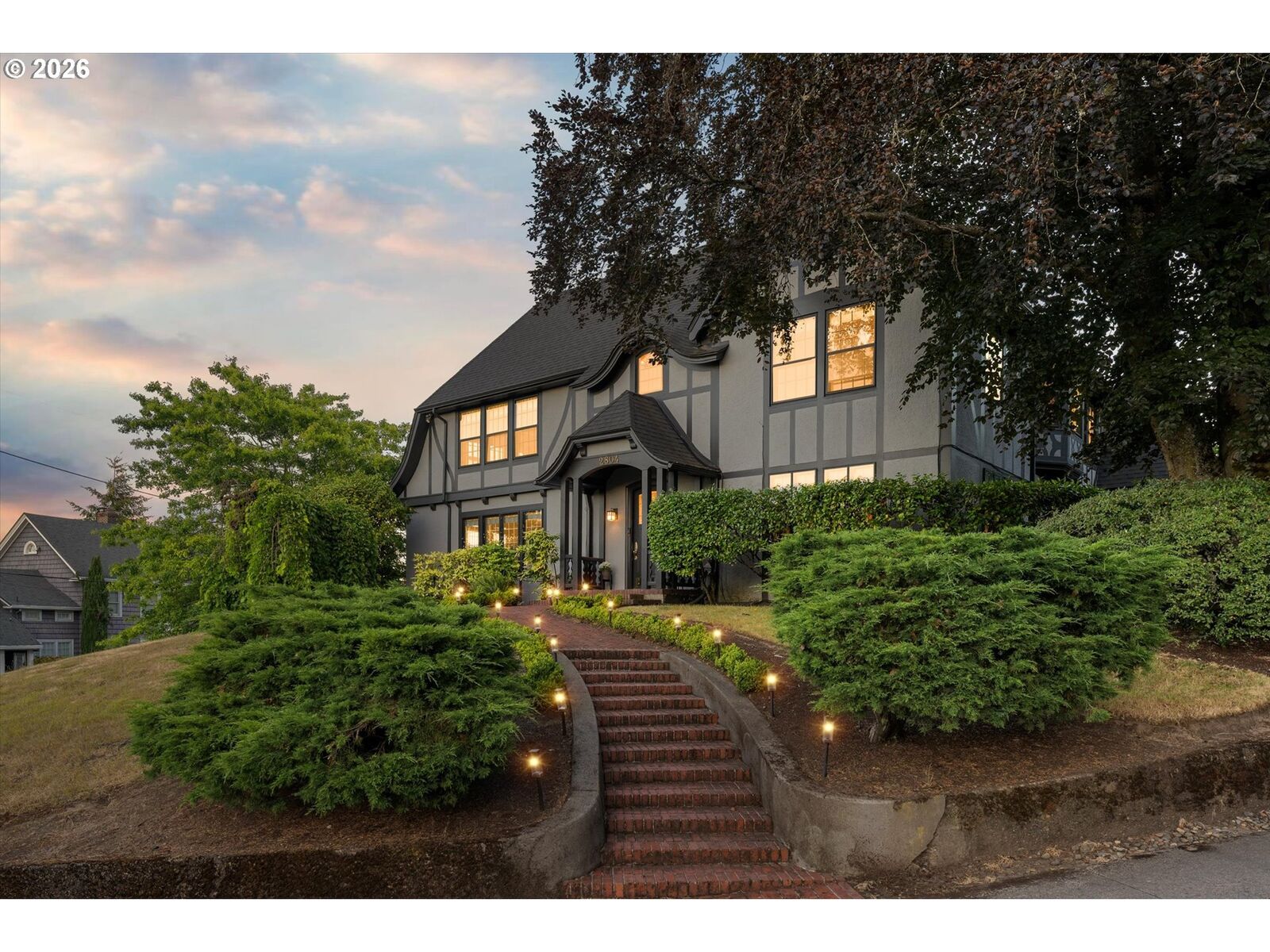 Property Photo:  2804 NW Cumberland Rd  OR 97210 