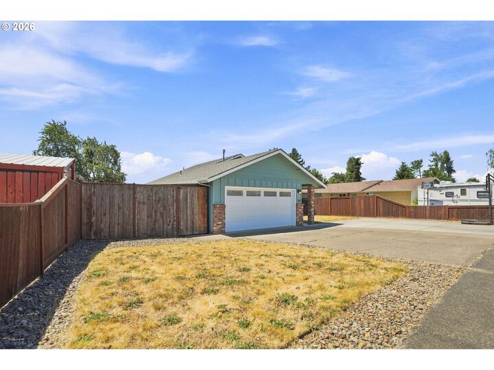 Property Photo:  305 Meadow Ln  OR 97426 