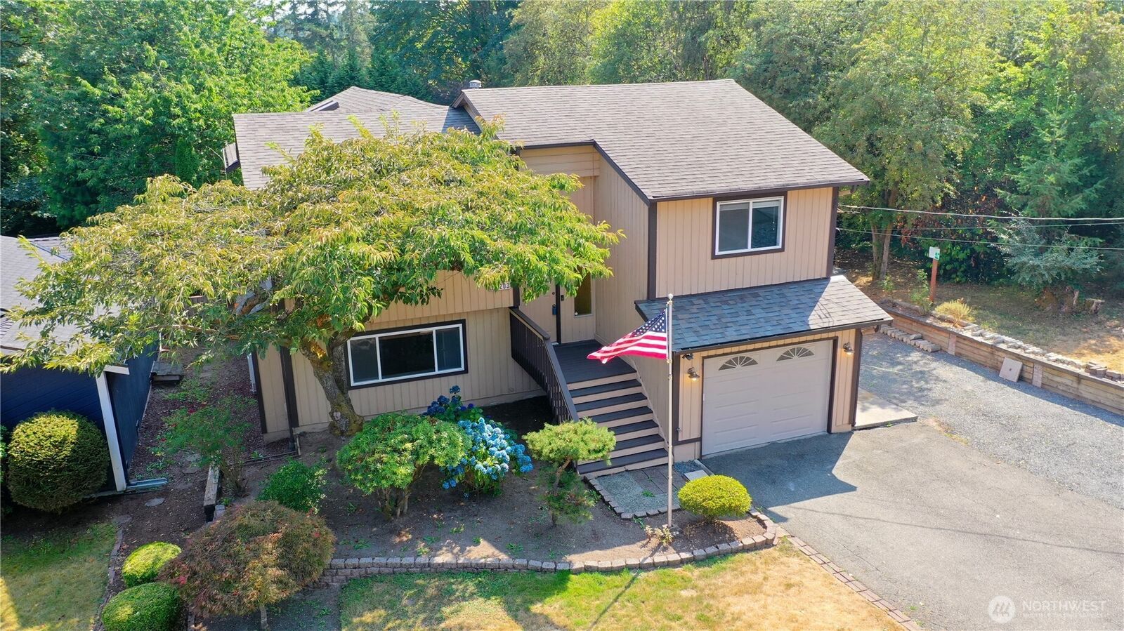Property Photo: 3203 NE 195th St WA 98155