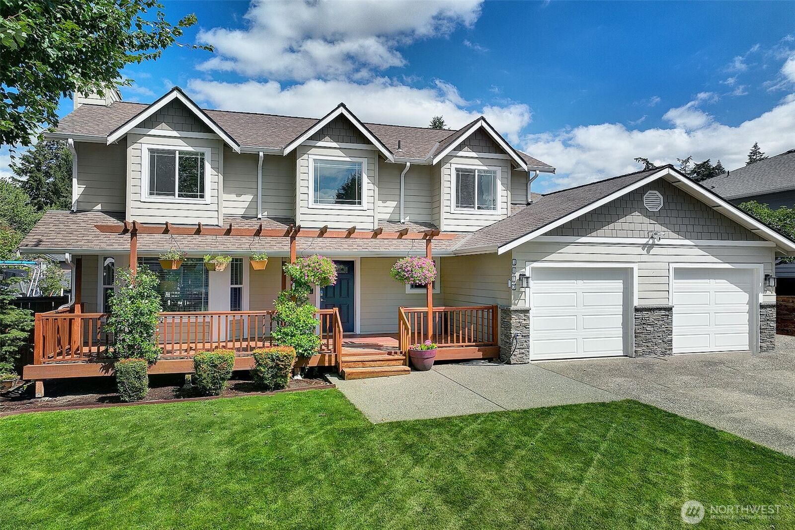 Property Photo:  1117  24th Avenue SE  WA 98374 