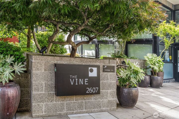 Property Photo: 2607 Western Avenue 302 WA 98121