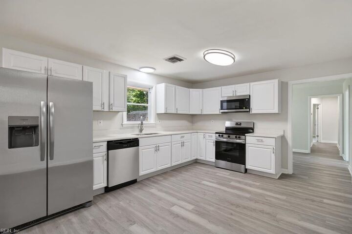 Property Photo: 105 Cottonwood Ln VA 23320